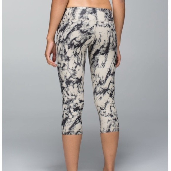 Lululemon | Wunder Under Crop | Full-On Luxtreme | Great Granite Black Mojave - Picture 2 of 9